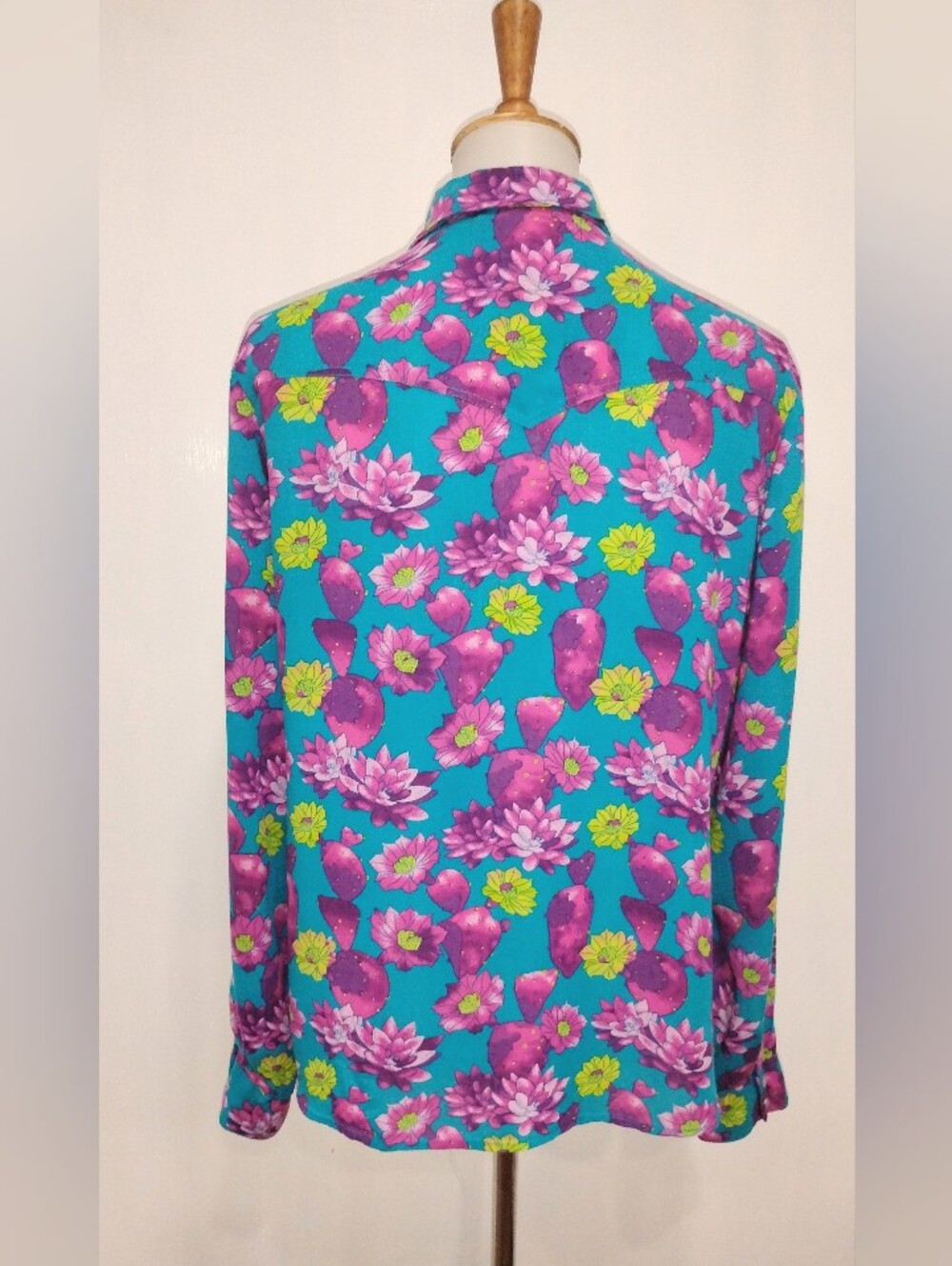 VIBRANT CACTUS FRUIT COWGIRL BLOUSE - Picture 5 of 10